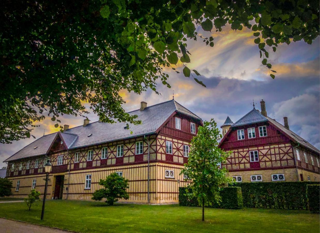 Bernstorff Castle Hotel Гентофте Экстерьер фото